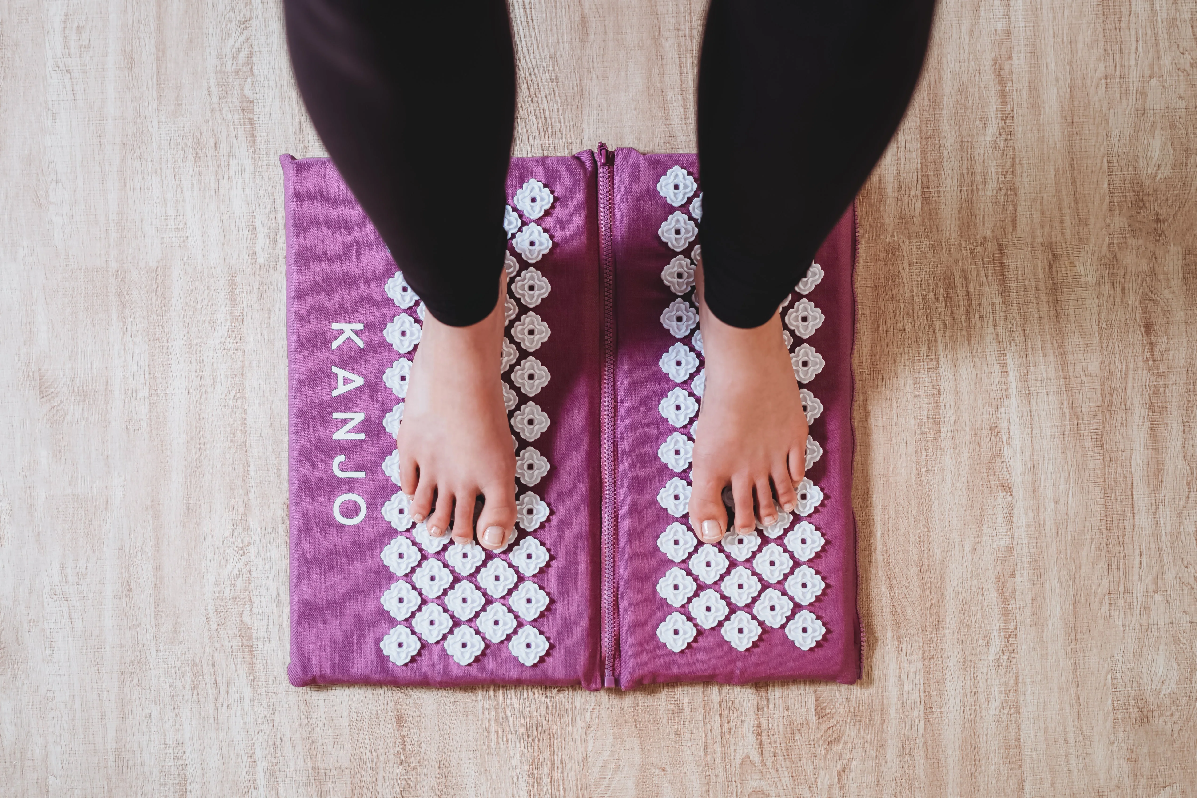 Kanjo Acupressure Zip-Apart Mat - Amethyst - Image 7